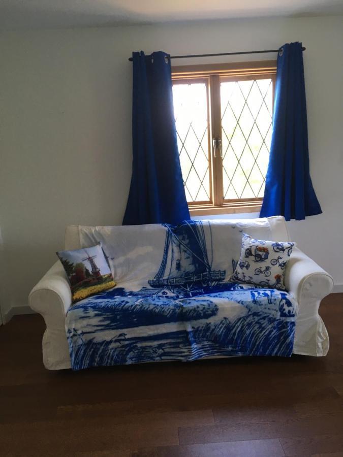 The Blue Cottage B&B Seventy Mile House Ngoại thất bức ảnh