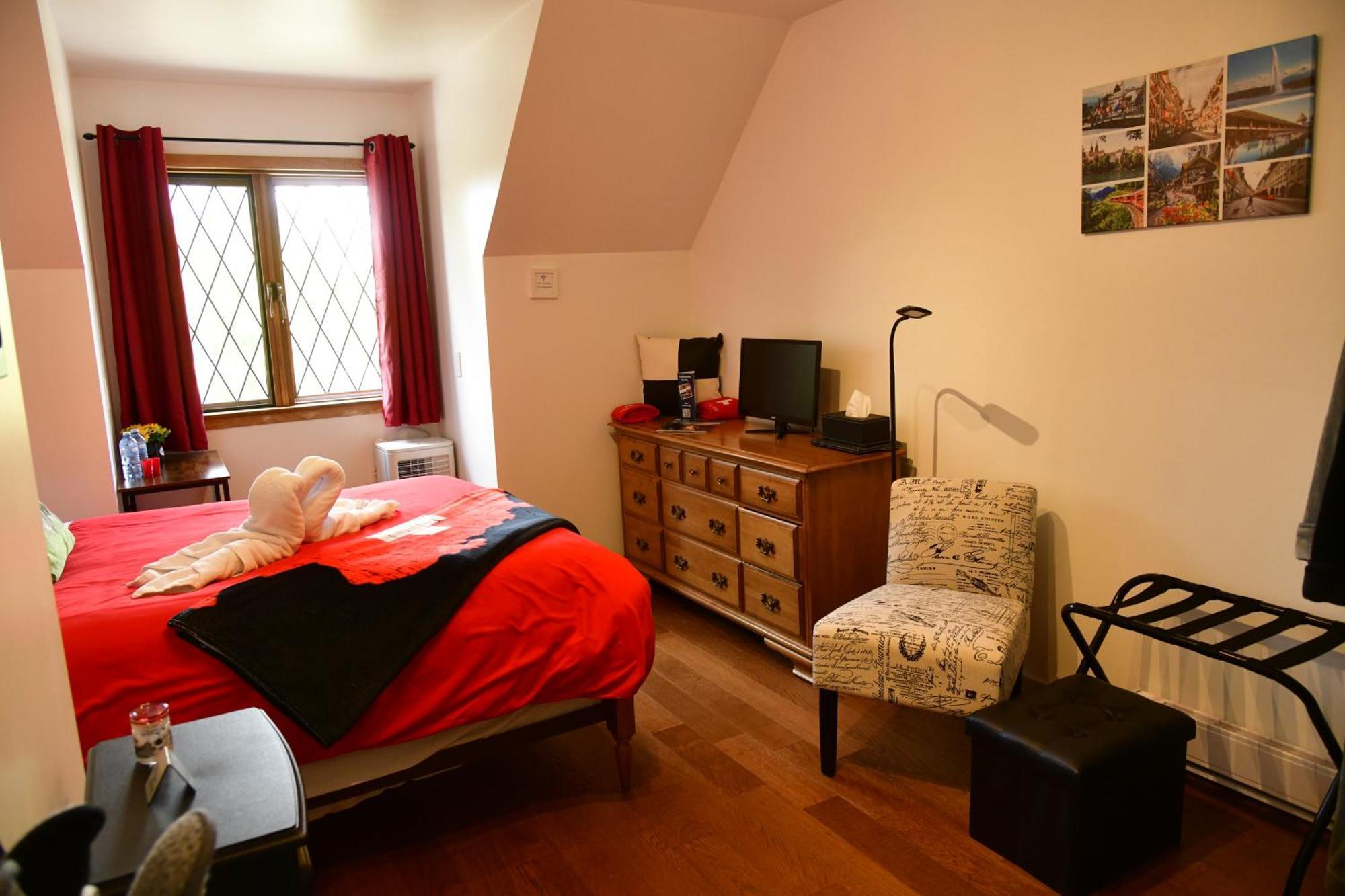 The Blue Cottage B&B Seventy Mile House Ngoại thất bức ảnh